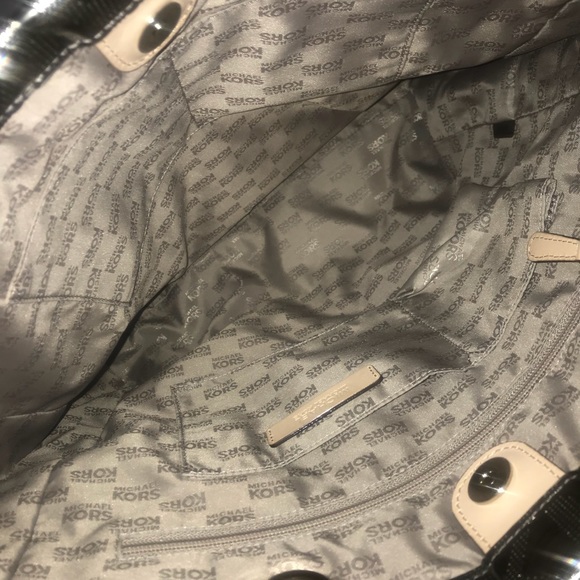 Michael Kors Oversized Bag - Picture 2 of 2